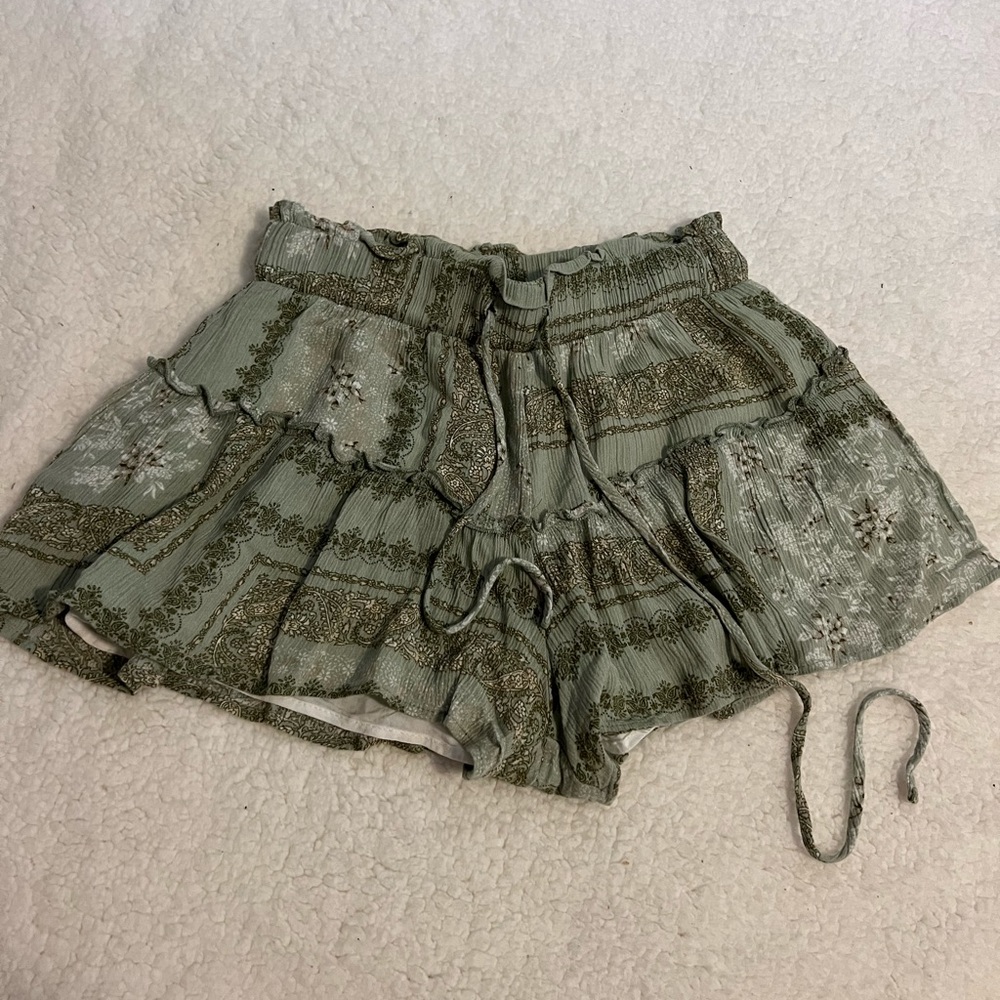 ALTAR’D STATE GREEN FLOWY SHORTS